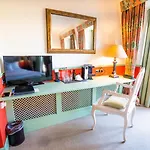 Arq Paleis Отель 4*