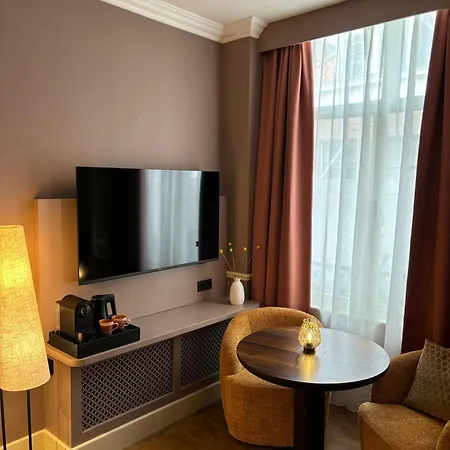 Paleis 4* Haga
