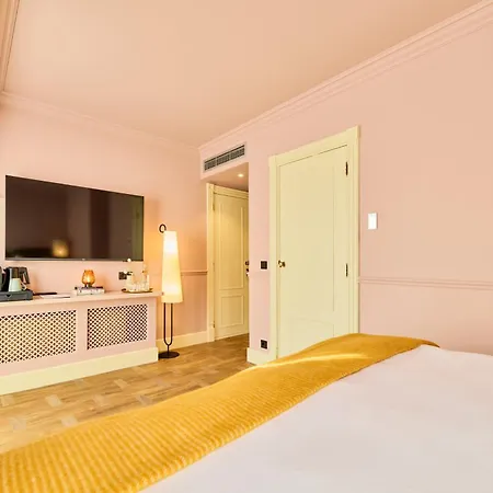 Arq Paleis 4*