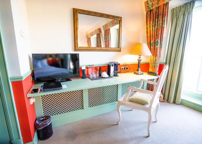 Arq Paleis Hotell 4*